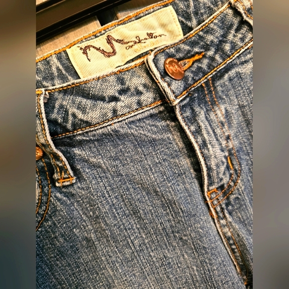 Manhattan Collection Blues Stonewash Cuffed Jeans (4) - Picture 3 of 12